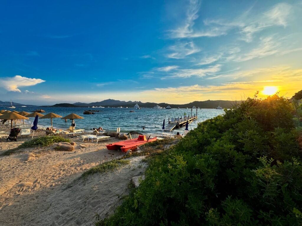 Spiaggia di Capriccioli al Tramonto